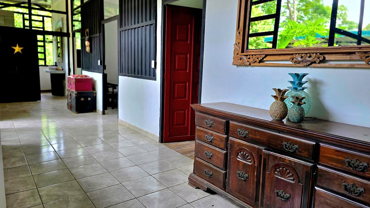 Artistic Home with Pool & Forest Views – 10 Minutes from the Beach | Ventanas, Osa