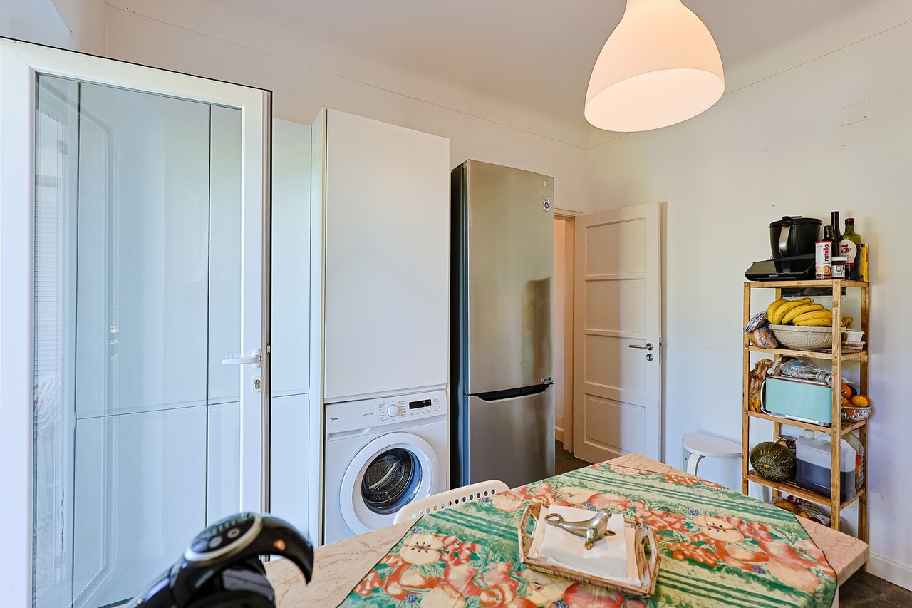 Spacious 5-Bedroom Villa with Expansive Garden Near Sintra in Colares