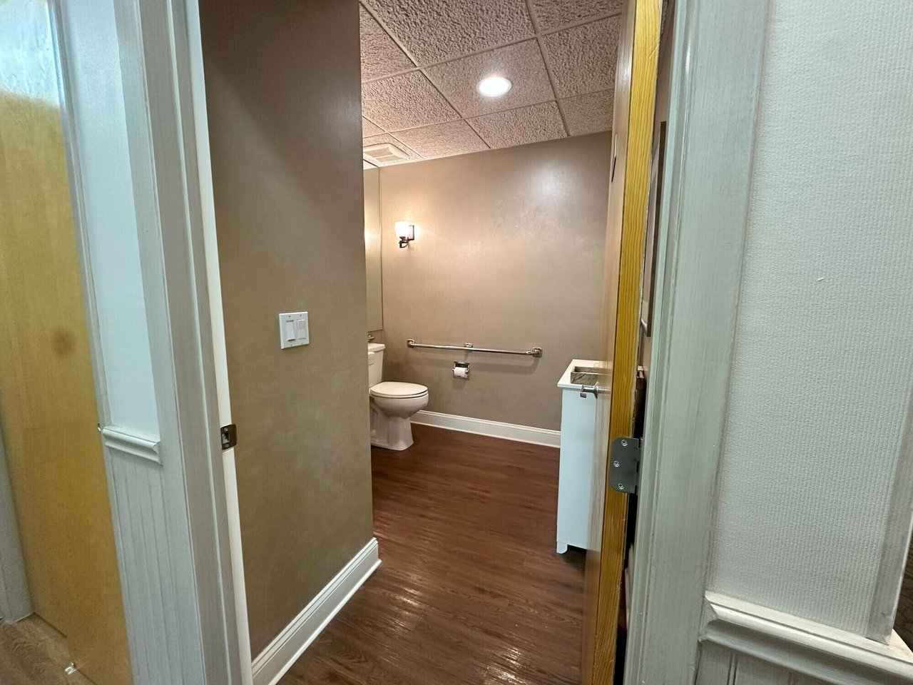 445 Main Street, Center Moriches