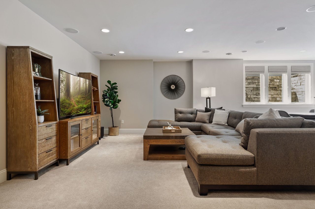 5105 Juanita Ave, Edina