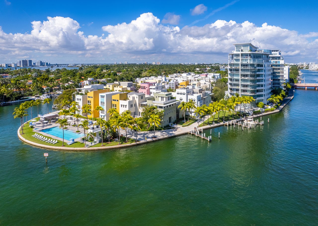 Aqua Gorlin Residence 703