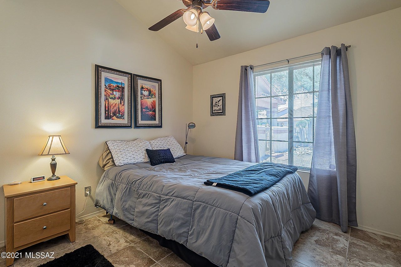 217 E Horizon Cir
