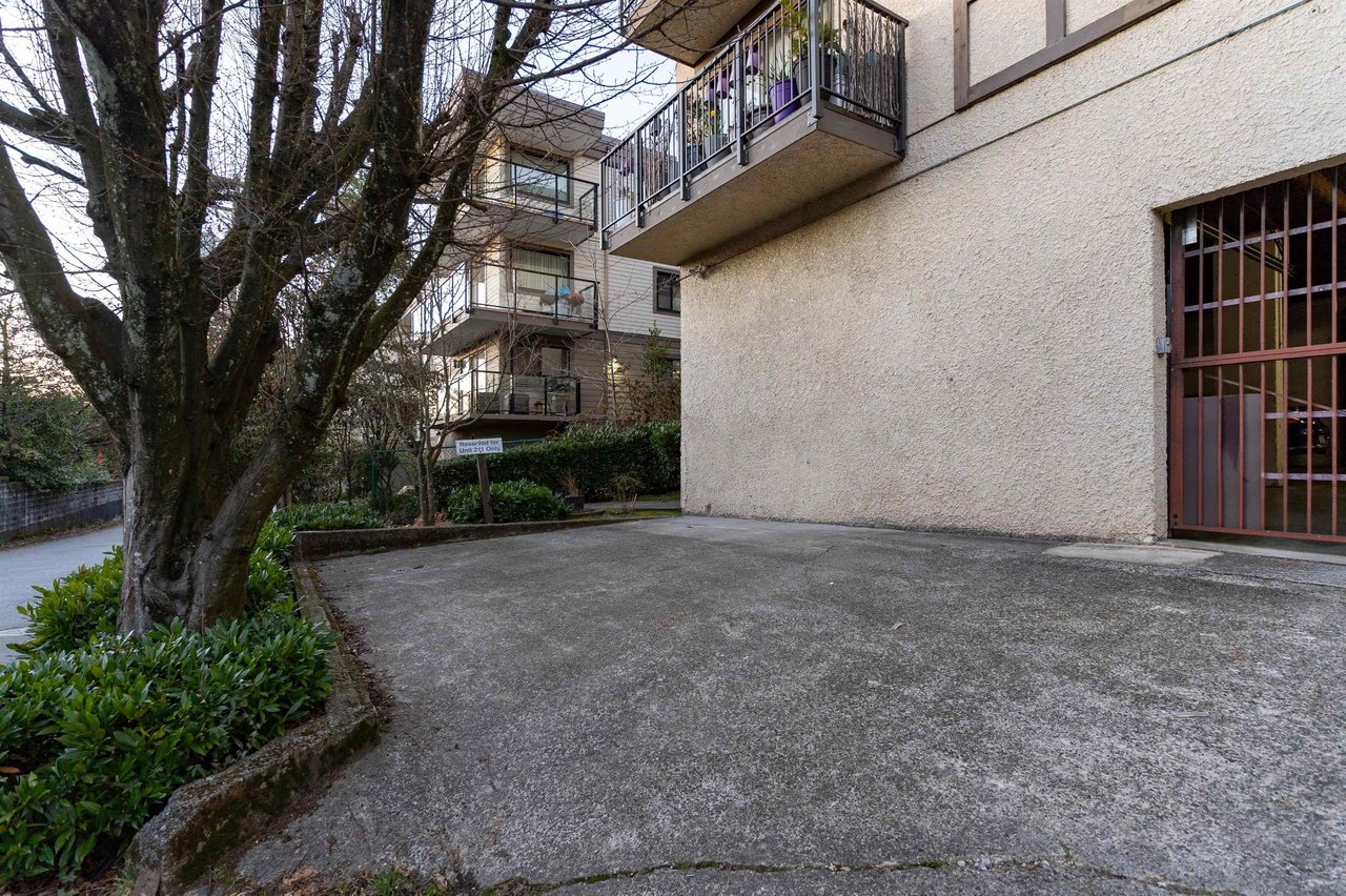 307 W 2nd St, #211