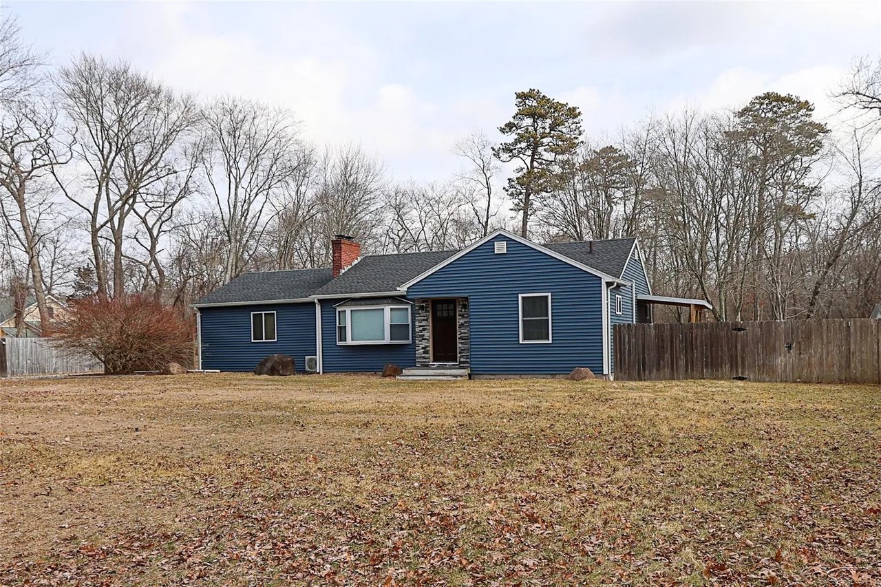 21 Peconic Rd