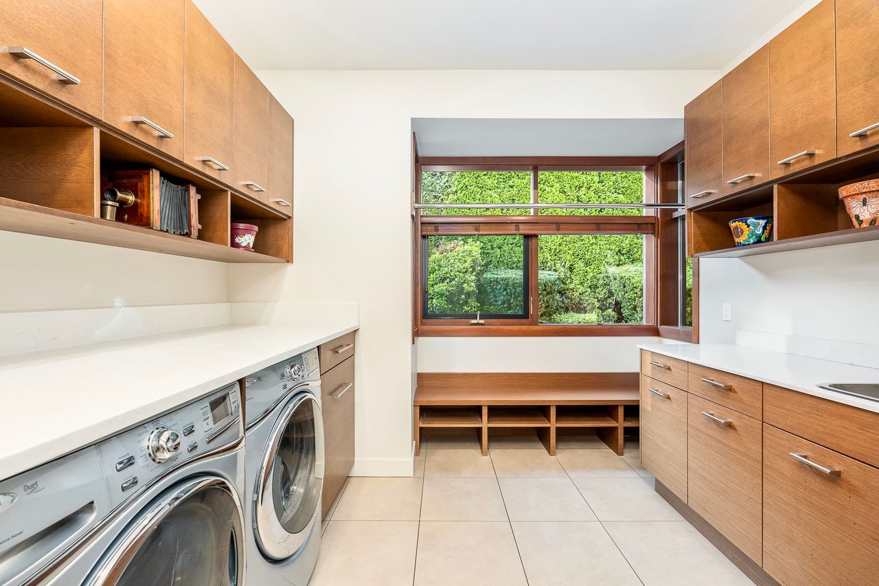 389 MOYNE DR
