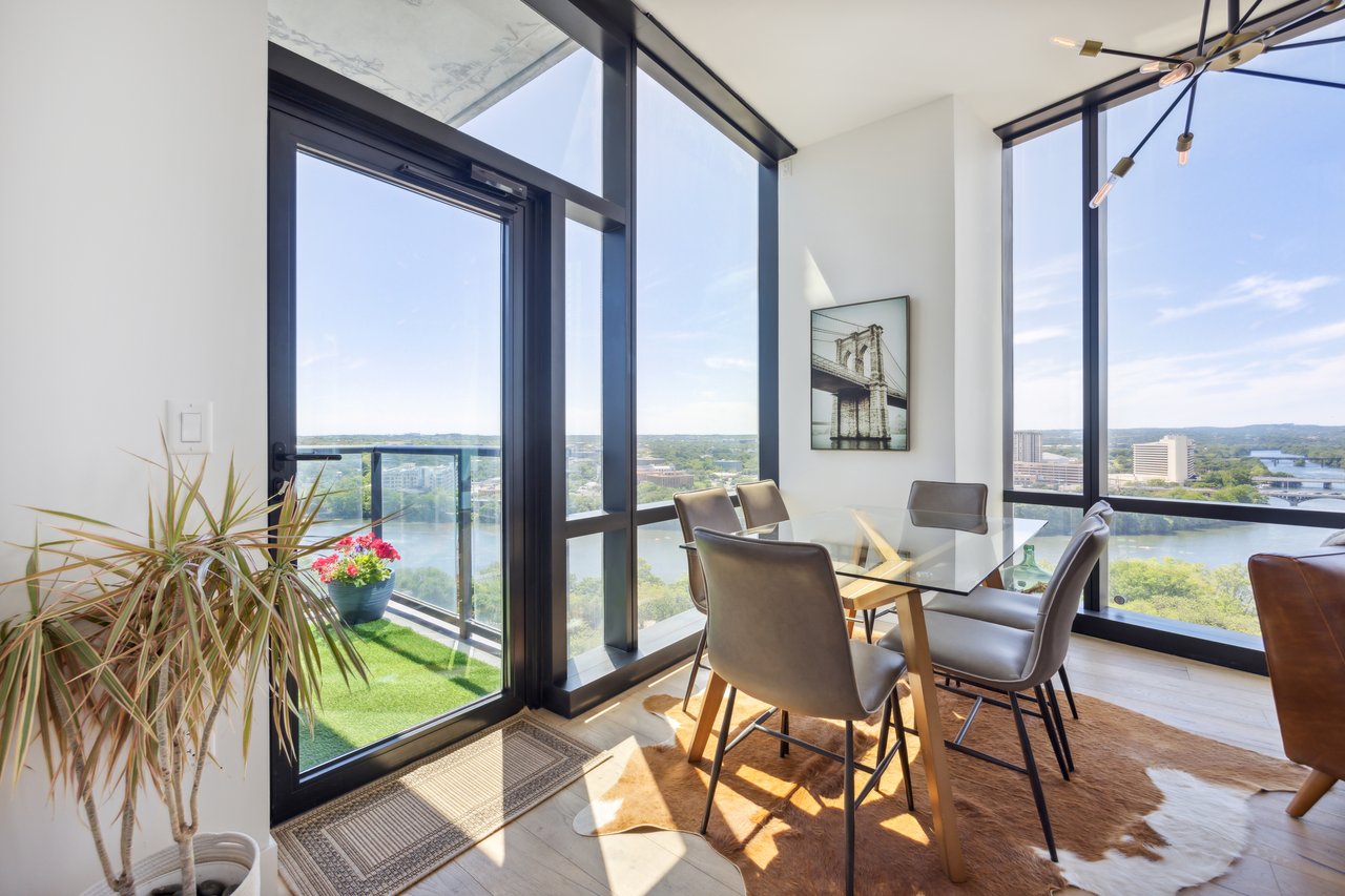 70 Rainey Street, Unit 1402