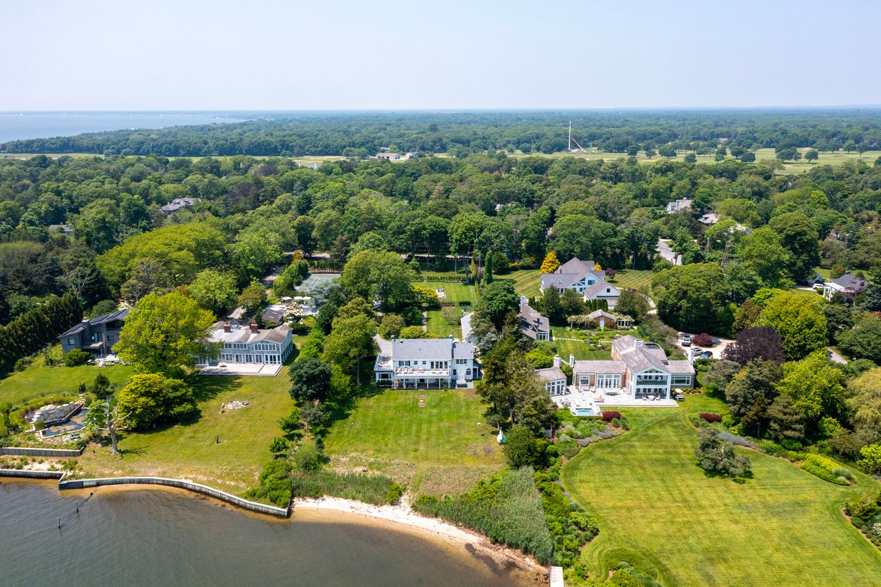 AN ELEGANT WATERFRONT ESCAPE