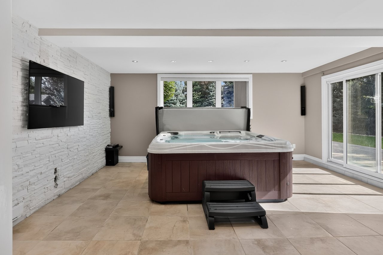2513 Sharon Cres