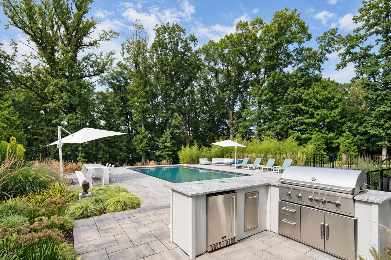 286 Hartshorn Drive, Short Hills, NJ 07078
