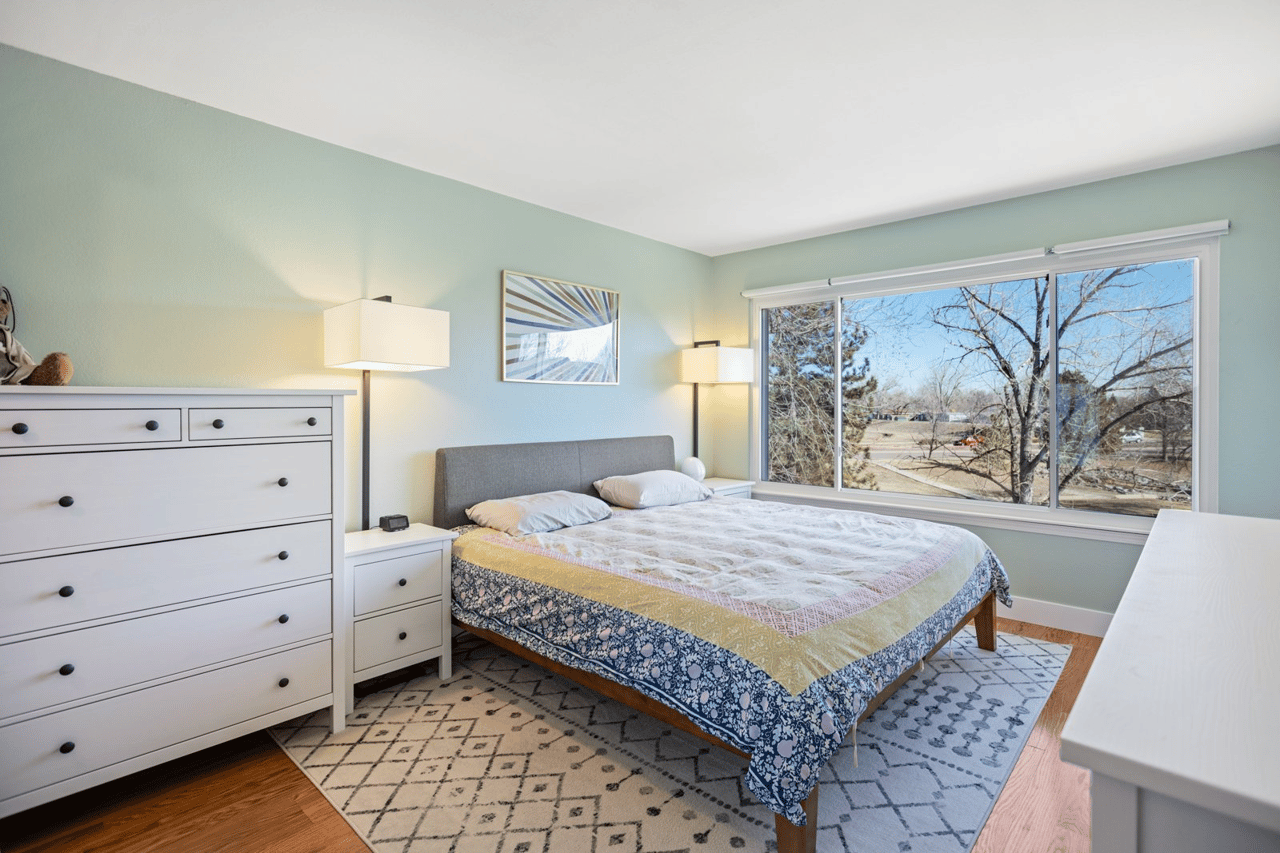 Just Listed: Recently Renovated Gem with Stunning Kitchen and Cozy Layout!