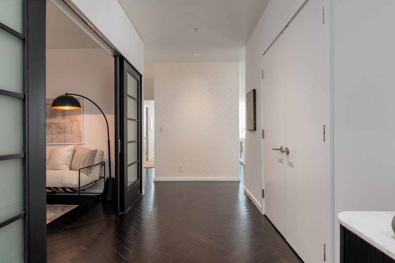 Suite 6104- 180 University Avenue