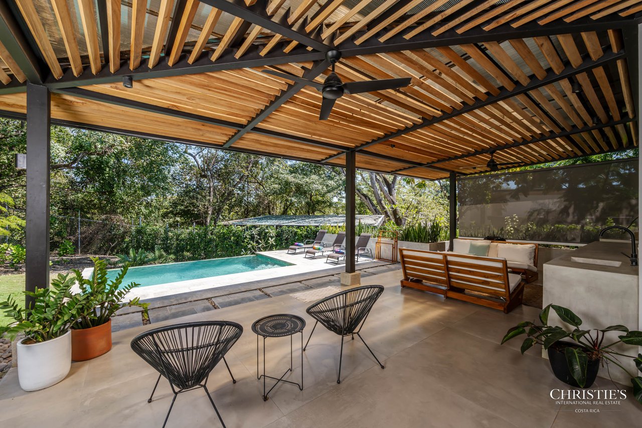 Casa Lola – Contemporary Beachside Oasis in Playa Grande