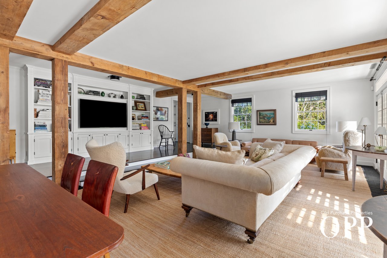 A REFINED BELLPORT RETREAT