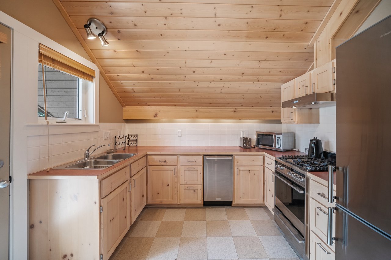 140 Rundle Crescent