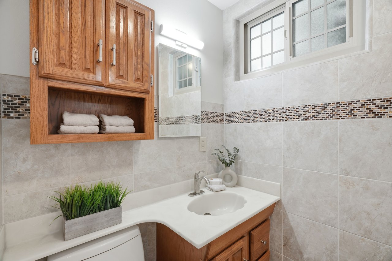 1554 Queenstown Court