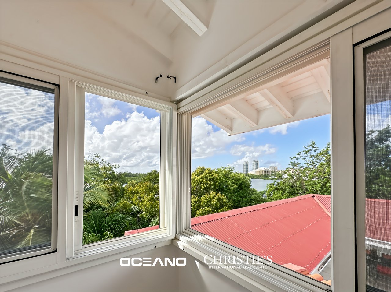 POINT PIROUETTE – 2-Bedroom Townhouse with Private Pool