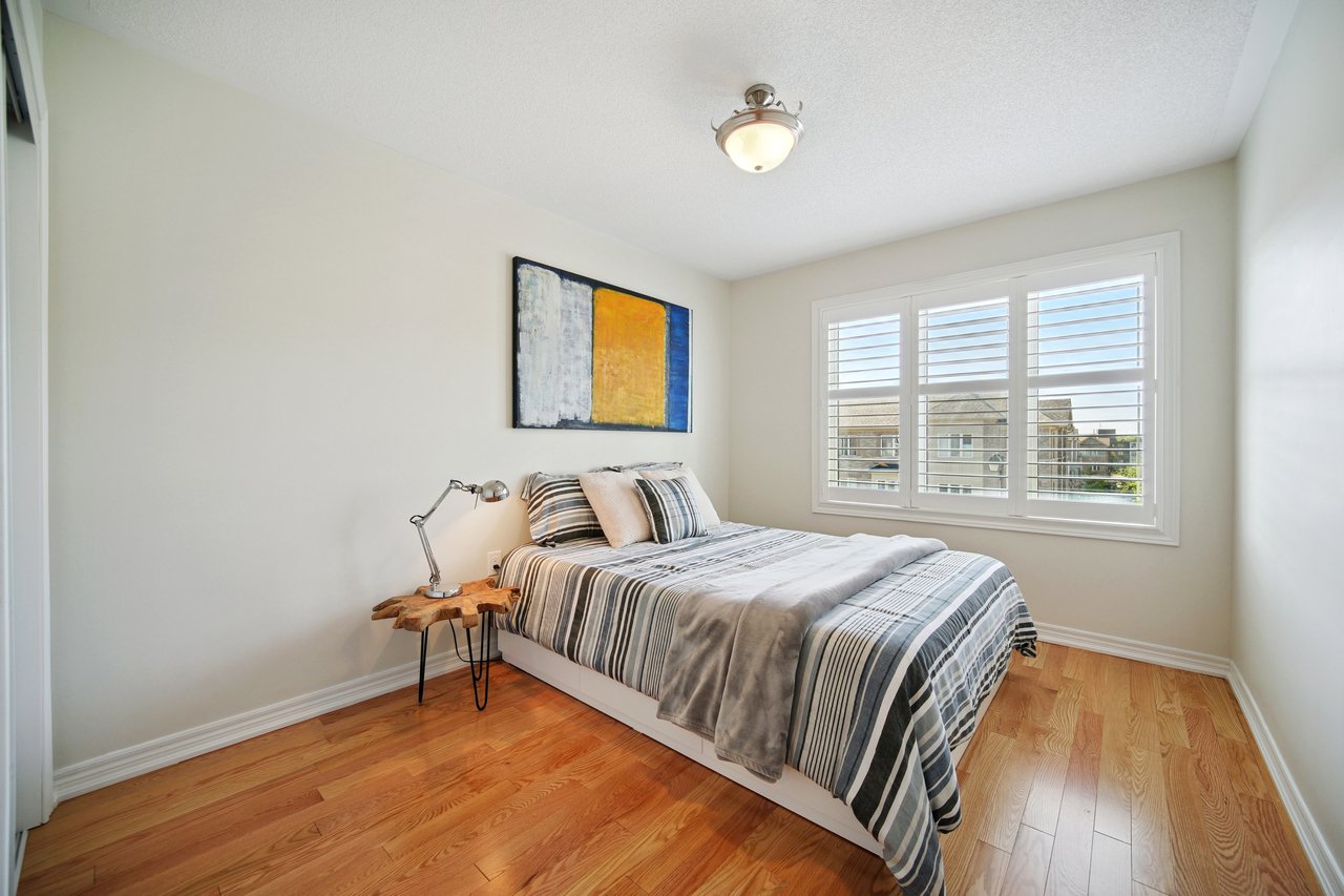 GORGEOUS TOWNHOME