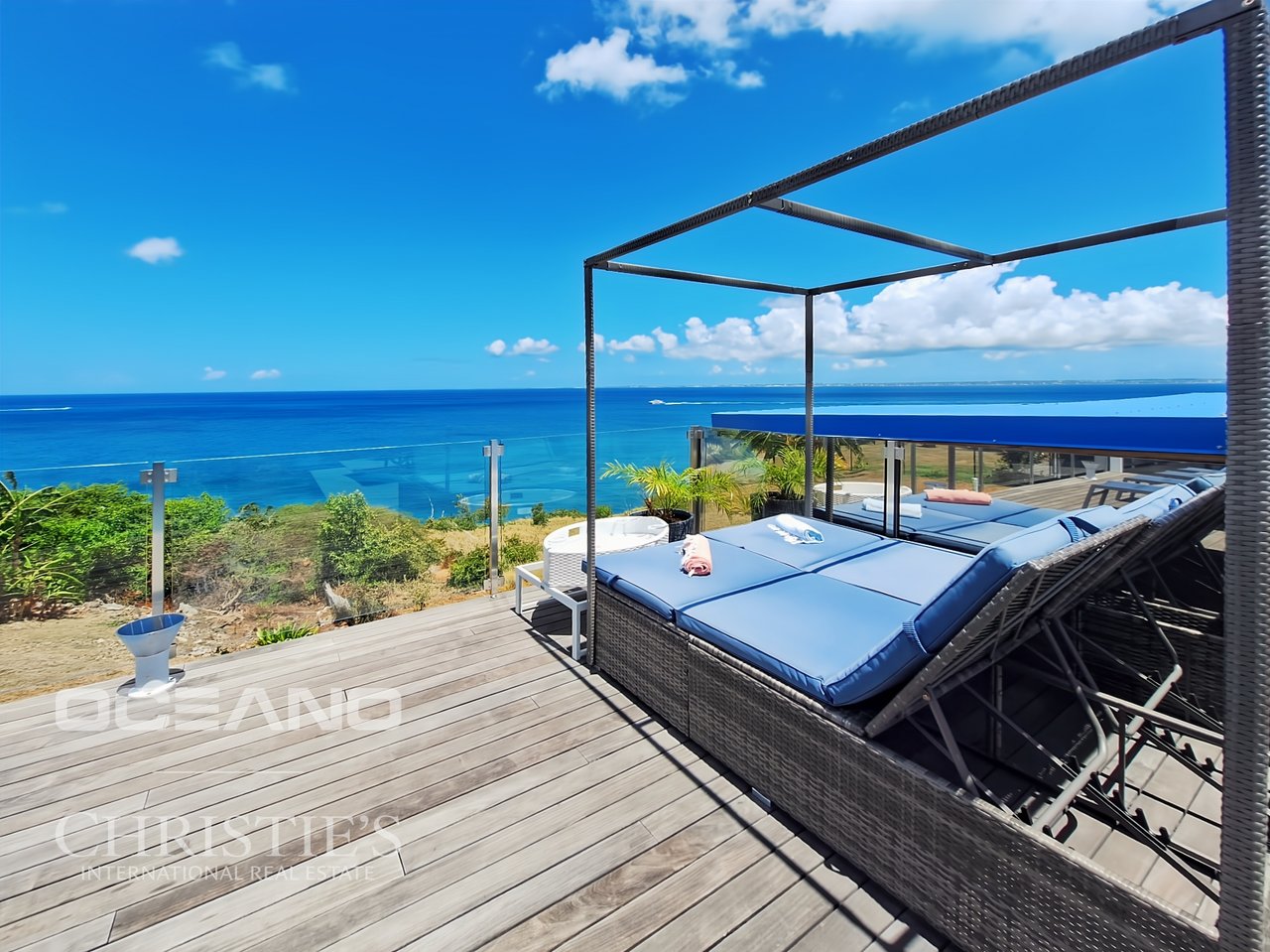 Sea View Villa + 2 Bedroom Apartment – Sought-After Area