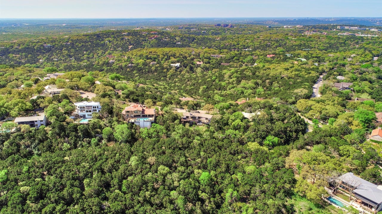 Hilltop Retreat with Panoramic Views