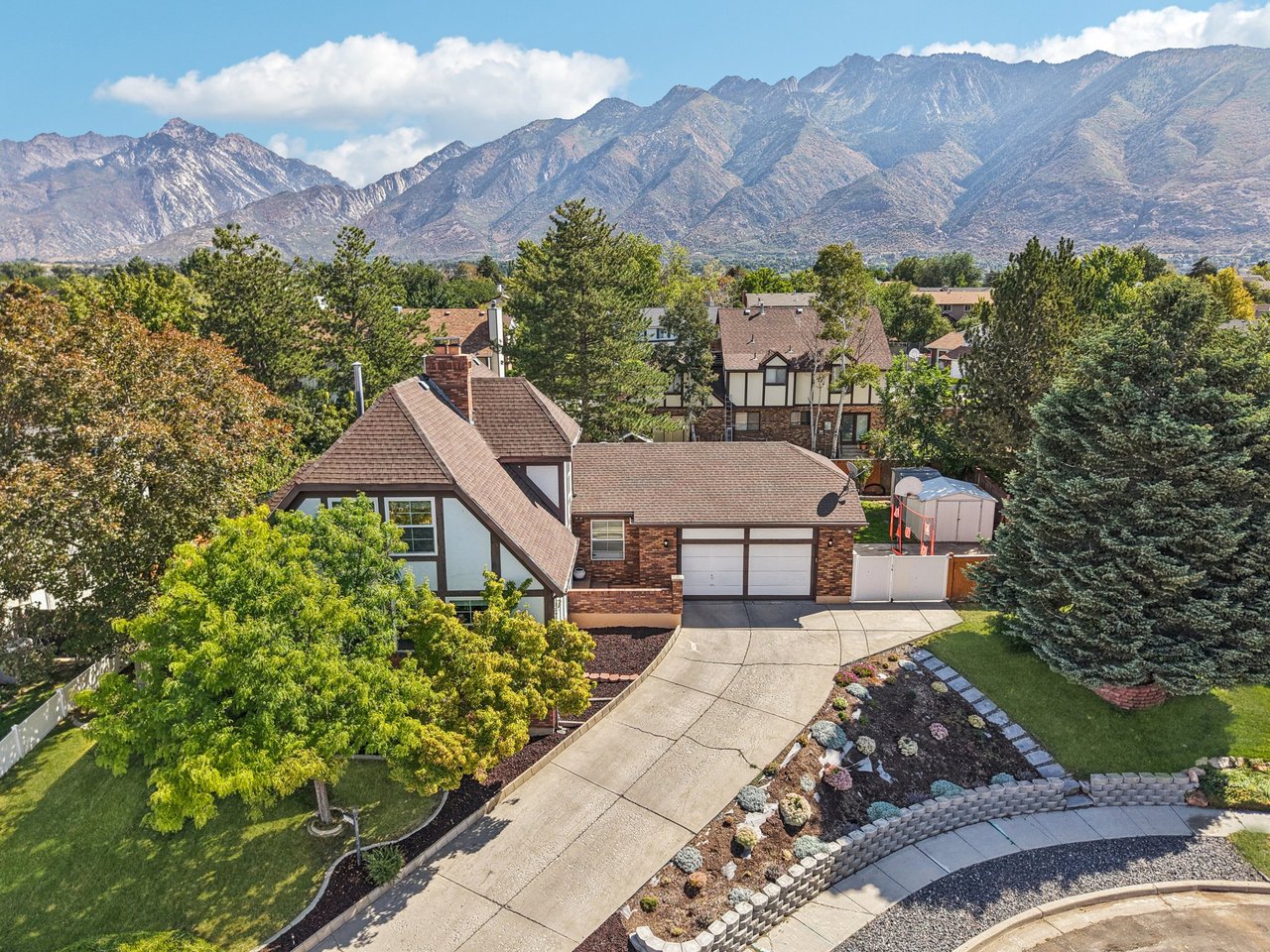 11343 S Clifford Cir