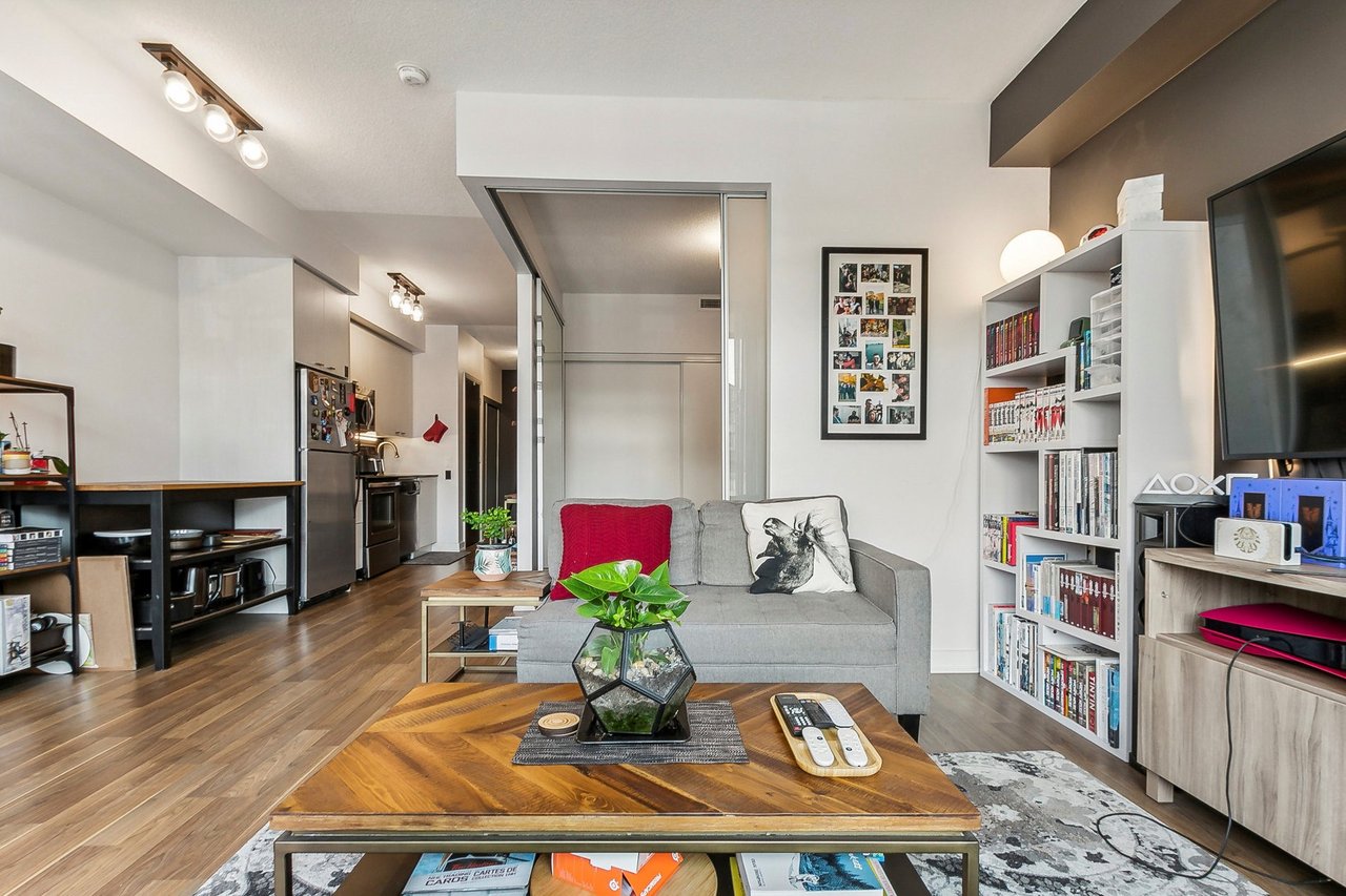 775 King St W Unit: 906