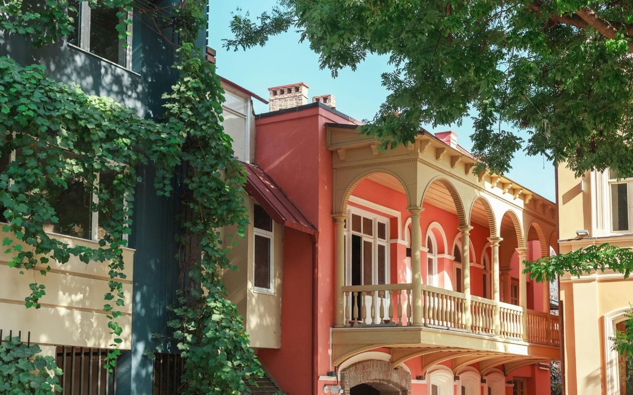 What to Consider When Eyeing a Charming Home in Historic Districts