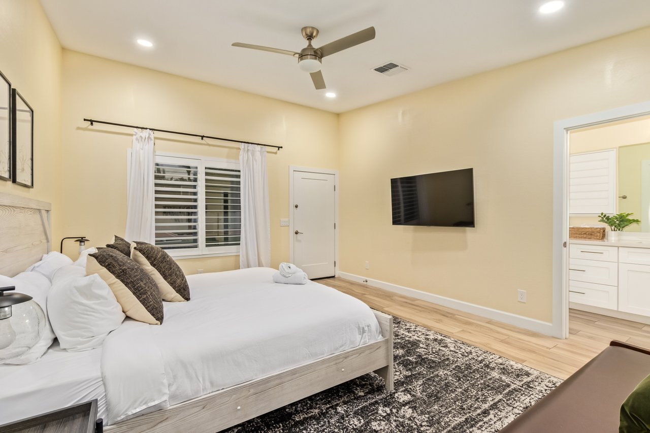 5839 E VOLTAIRE Avenue