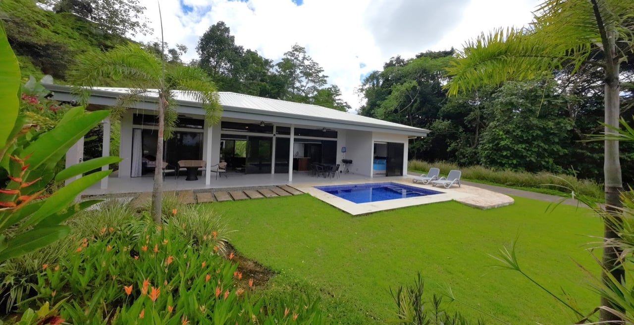 Tropical Turnkey Retreat in Gated Community