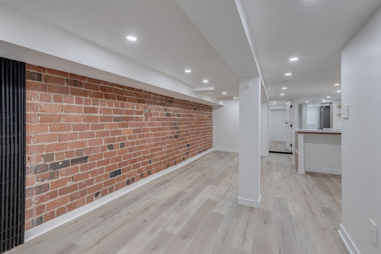 120 Glenlake Ave, Basement