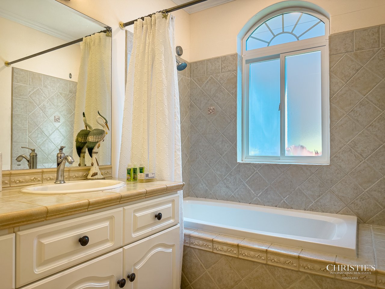 Los Sueños Resort | Colina 13C – 3-Bedroom Golf-View Residence