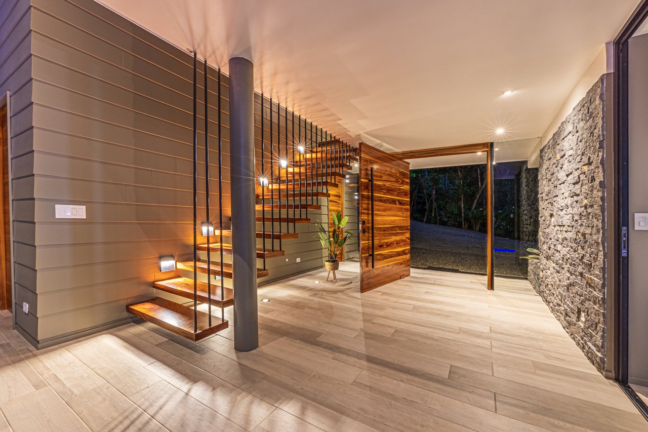 4 Bedroom Jungle Paradise with Ocean Views