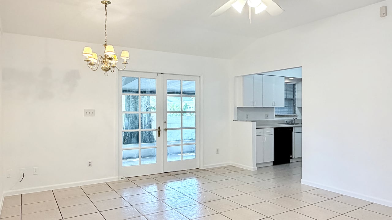 Casselberry Three-Bedroom, Two-Bathroom Duplex Unit with Private Yard