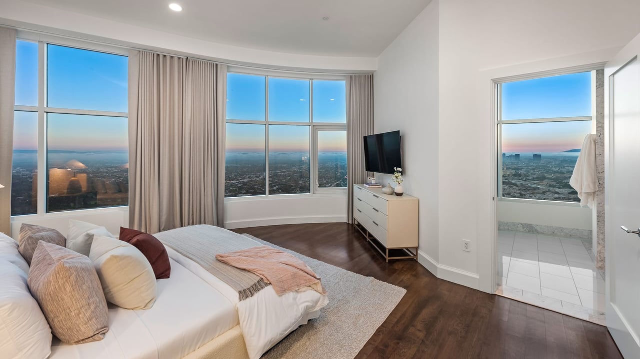 1 W Century Dr, #40PH