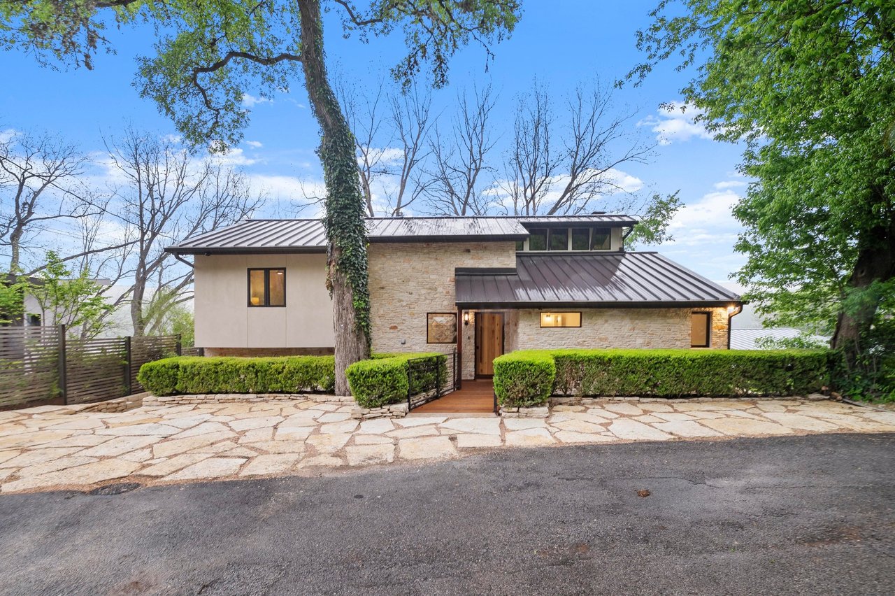 1606 Ski Slope Drive