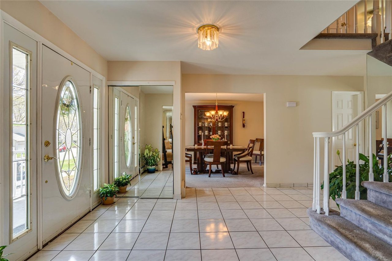 1 Stonehurst Ln