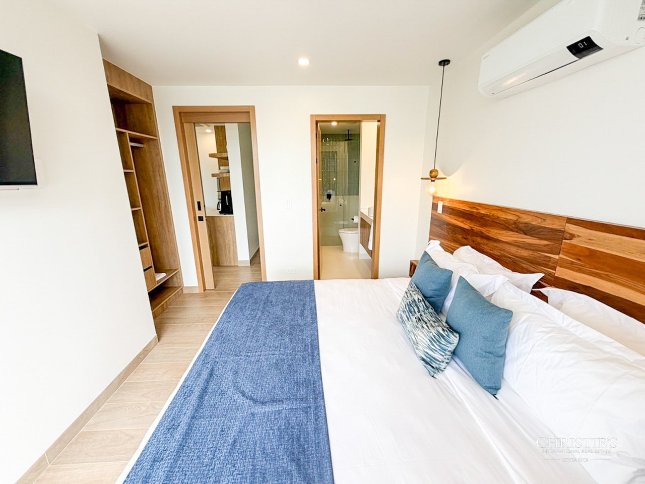 Mono Luxe Unit #17 — Three-Bedroom Residence