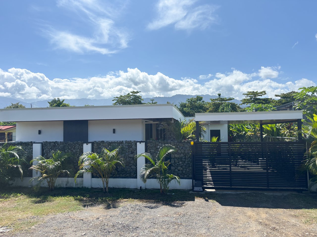 Clean, Modern Home Near Uvita Beach – Perfect Rental or Getaway