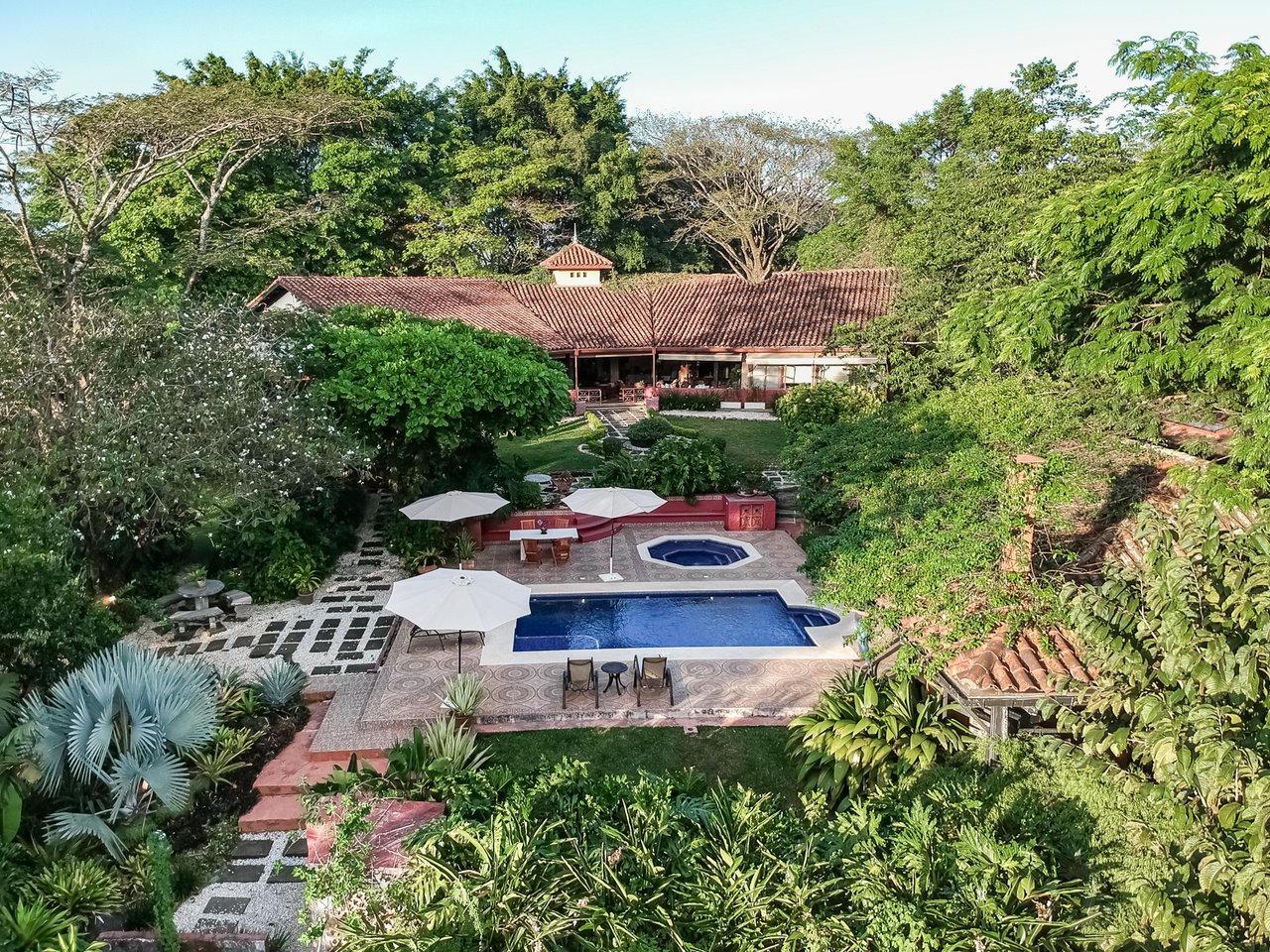 Fully Furnished Luxury Home