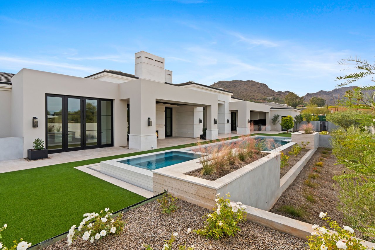 Luxury contemporary home in Paradise Valley, AZ