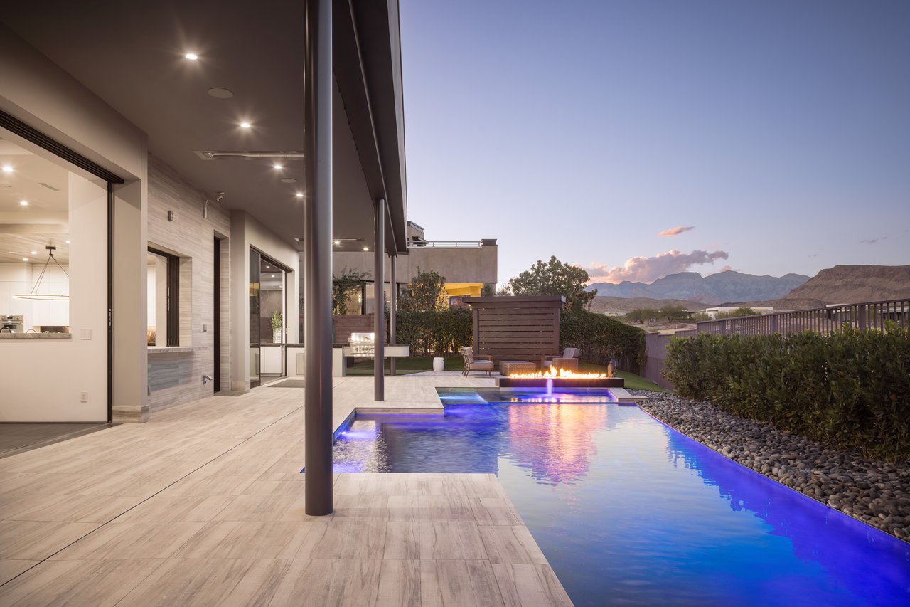 34 Sun Glow Ln, Las Vegas, NV 89135