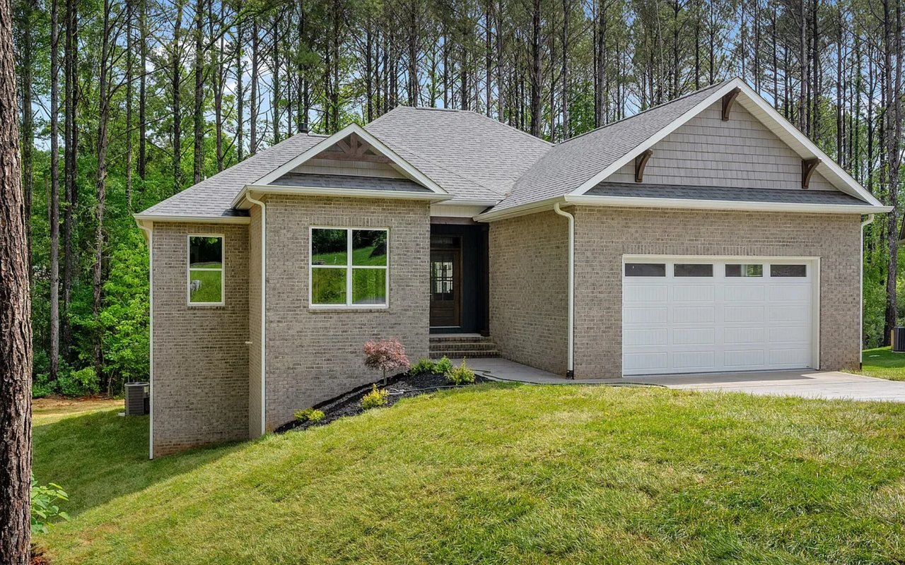 Wallace Luxury Spotlight | 214 Cheeyo Trace Loudon, TN 37774