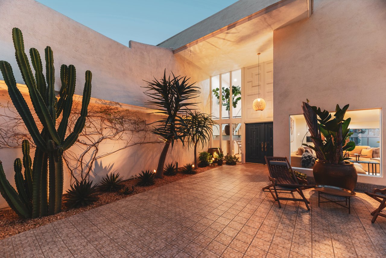 2533 La Condesa Dr, Brentwood