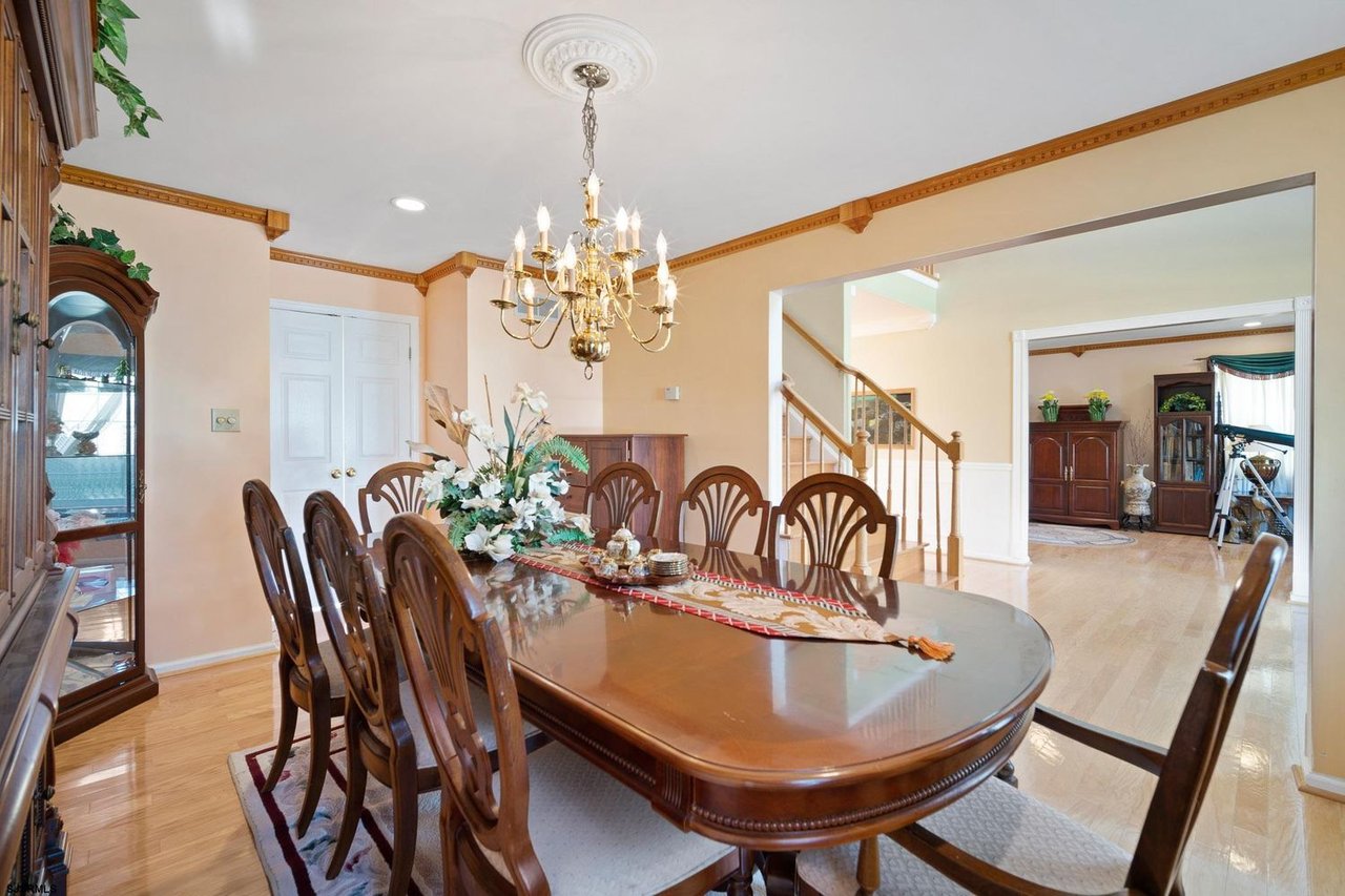 210 Azalea Ln