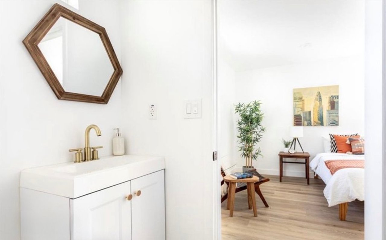 1731–1733 S New England St