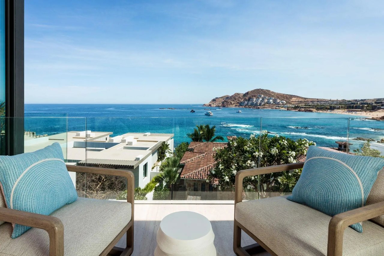 What Chileno Bay is in Los Cabos, showcasing a luxury master-planned community with premium amenities and scenic surroundings
