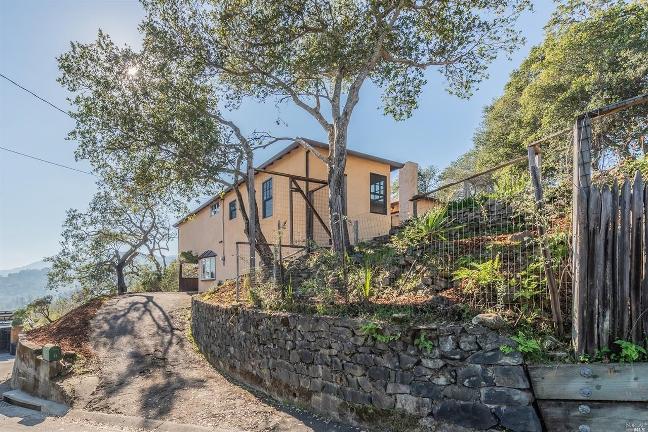 50 Oakwood Ct