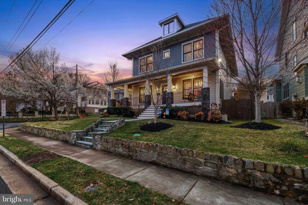 Stunner in Addison Heights! (National Landing)