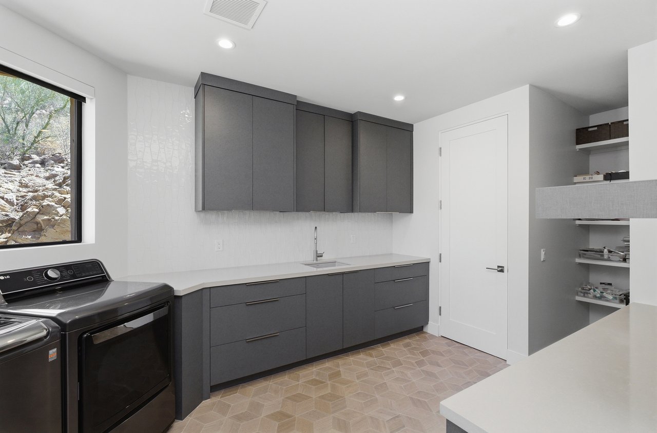 5411 E ROADRUNNER Road