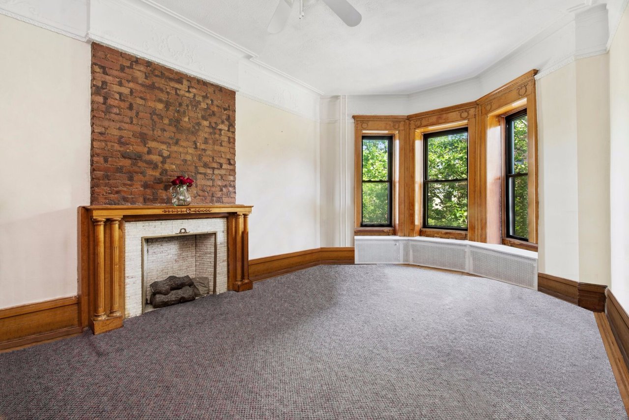 380 Sterling Pl