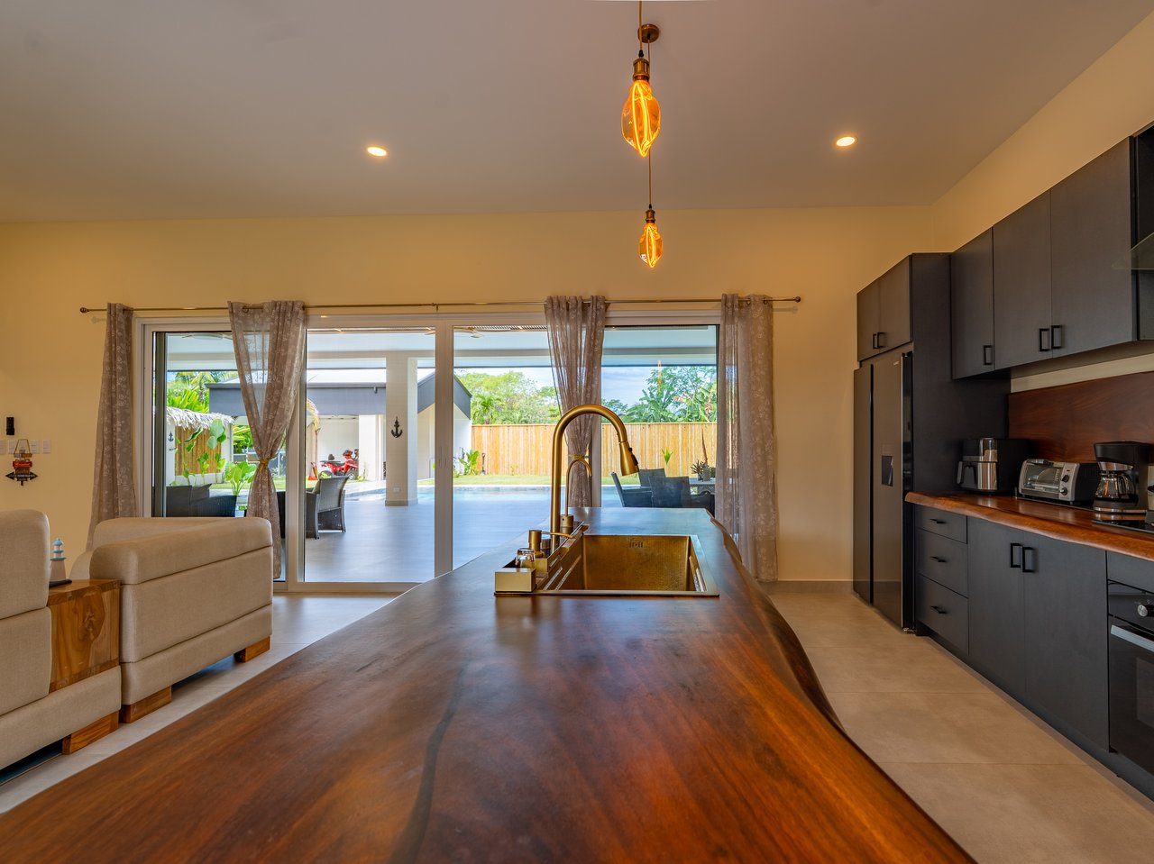 Refined Tropical Home in Uvita, Costa Rica | Walk to Beach & Parque Nacional Marino Ballena